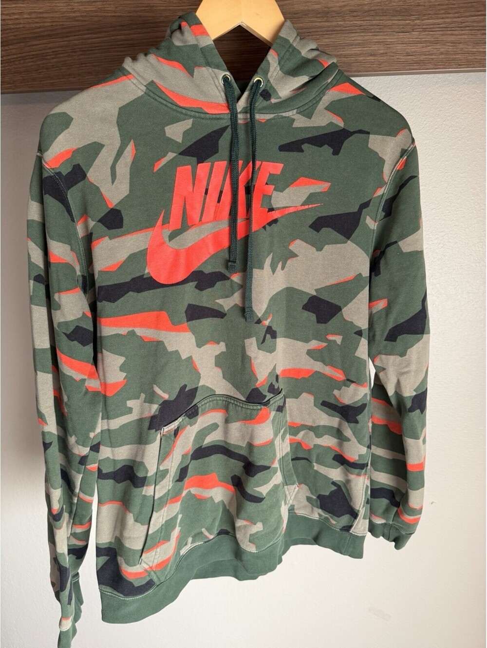 Nike Hoodie Hooded Sweatshirt Mens Large Green Orange Camo Pullover Swoosh